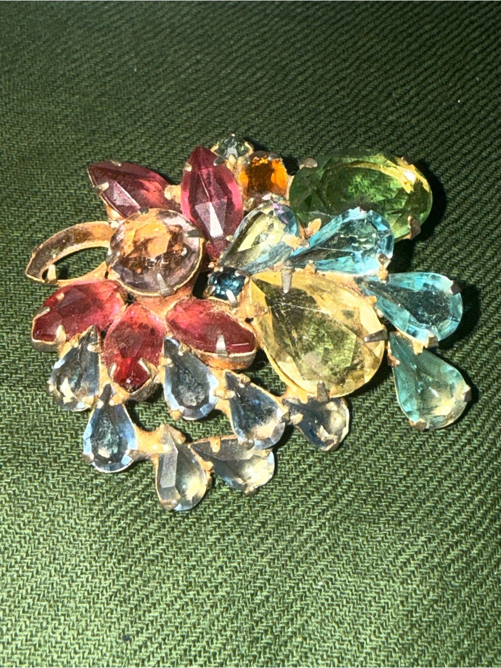 Multicolor Crystal Flower Brooch — Elegant Women's Jewelry
